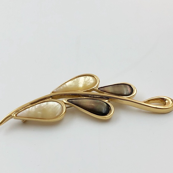 Rare Vintage Butler Abalone Shell & Mother of Pearl Leaves Brooch and Earrings - Picture 4 of 6